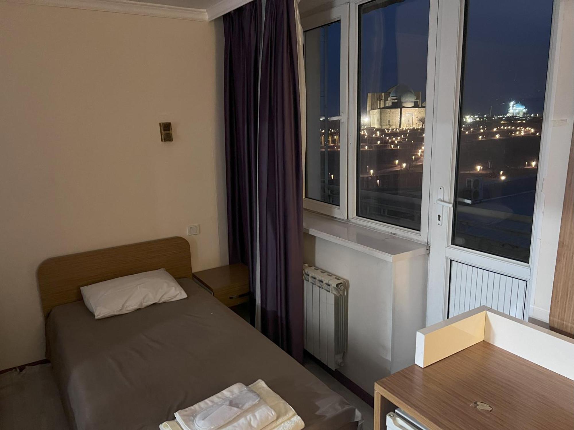 Yassy Hotel, Turkistan Buitenkant foto