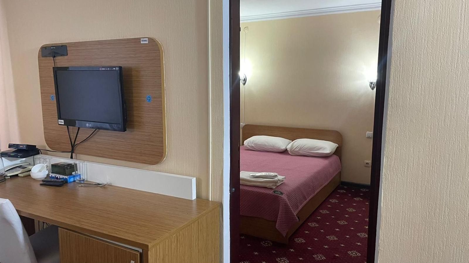 Yassy Hotel, Turkistan Buitenkant foto