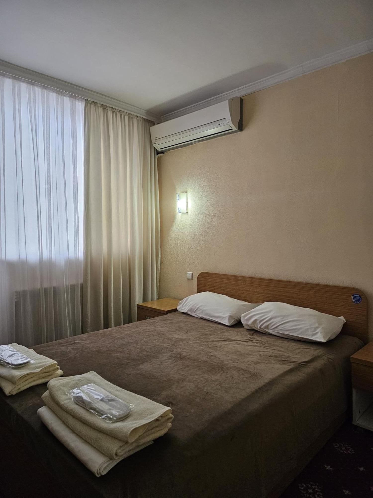 Yassy Hotel, Turkistan Buitenkant foto