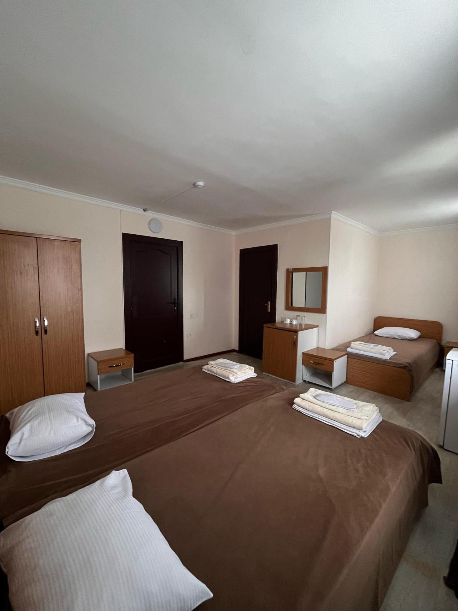 Yassy Hotel, Turkistan Buitenkant foto