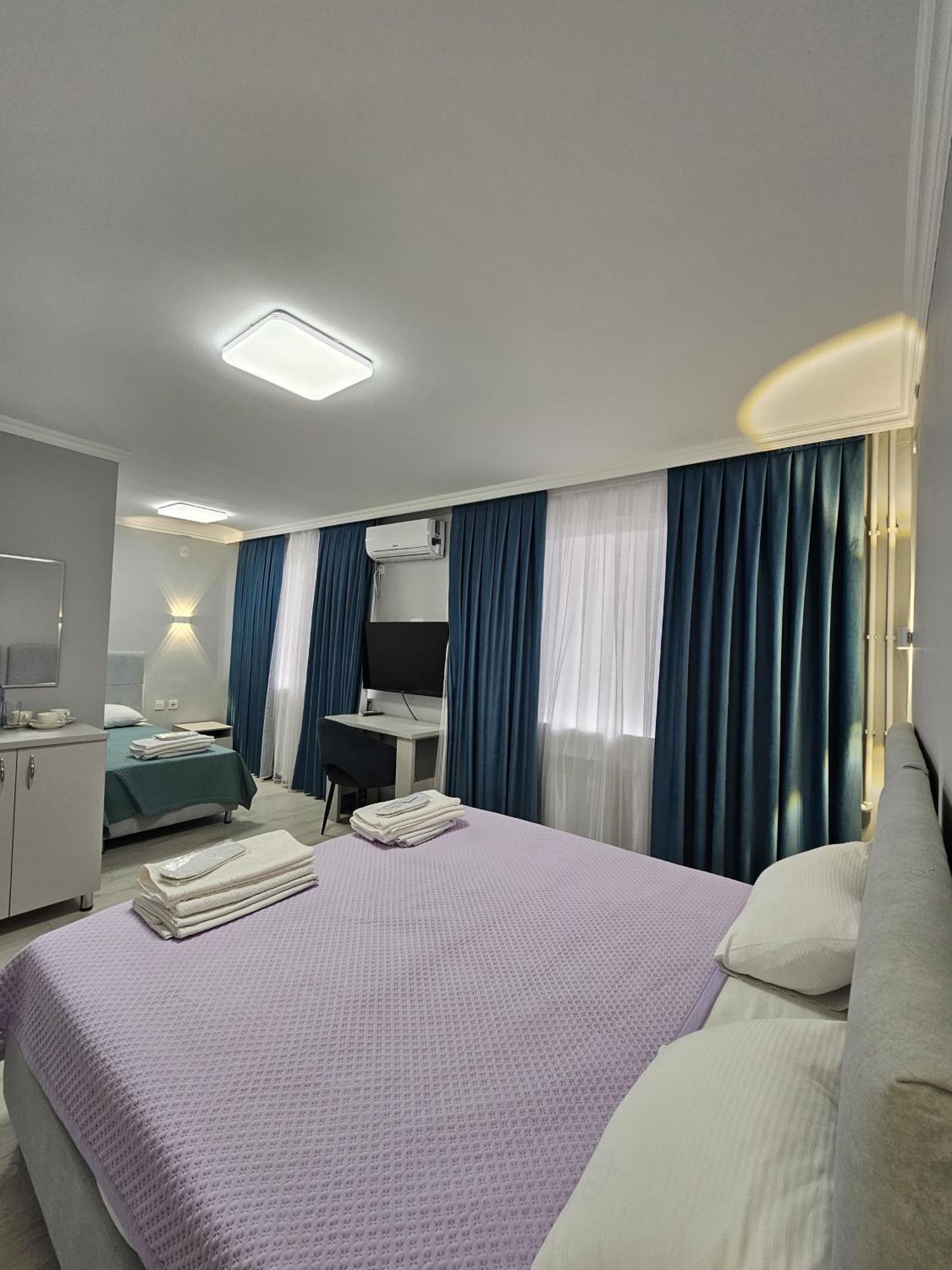 Yassy Hotel, Turkistan Buitenkant foto