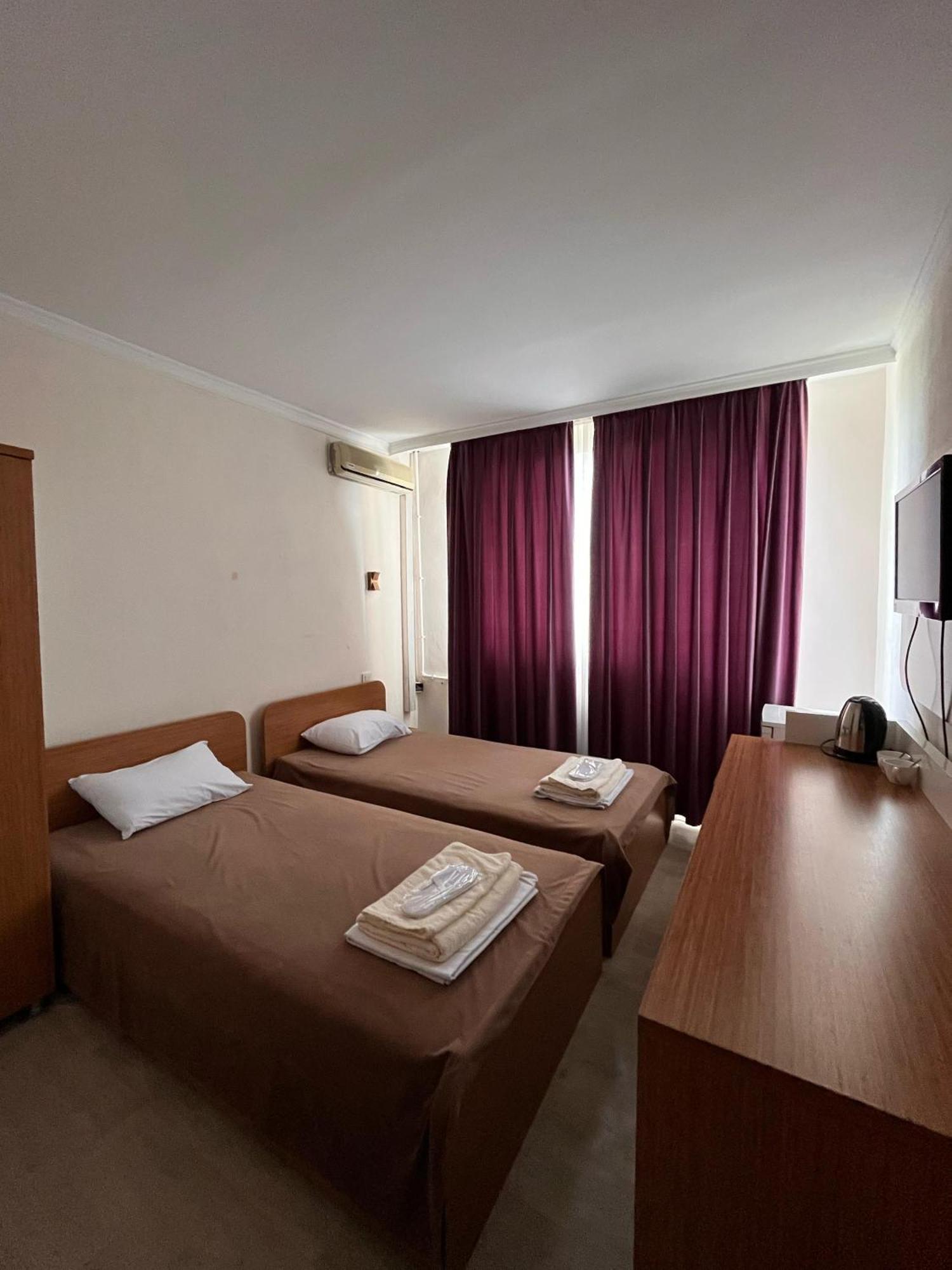 Yassy Hotel, Turkistan Buitenkant foto