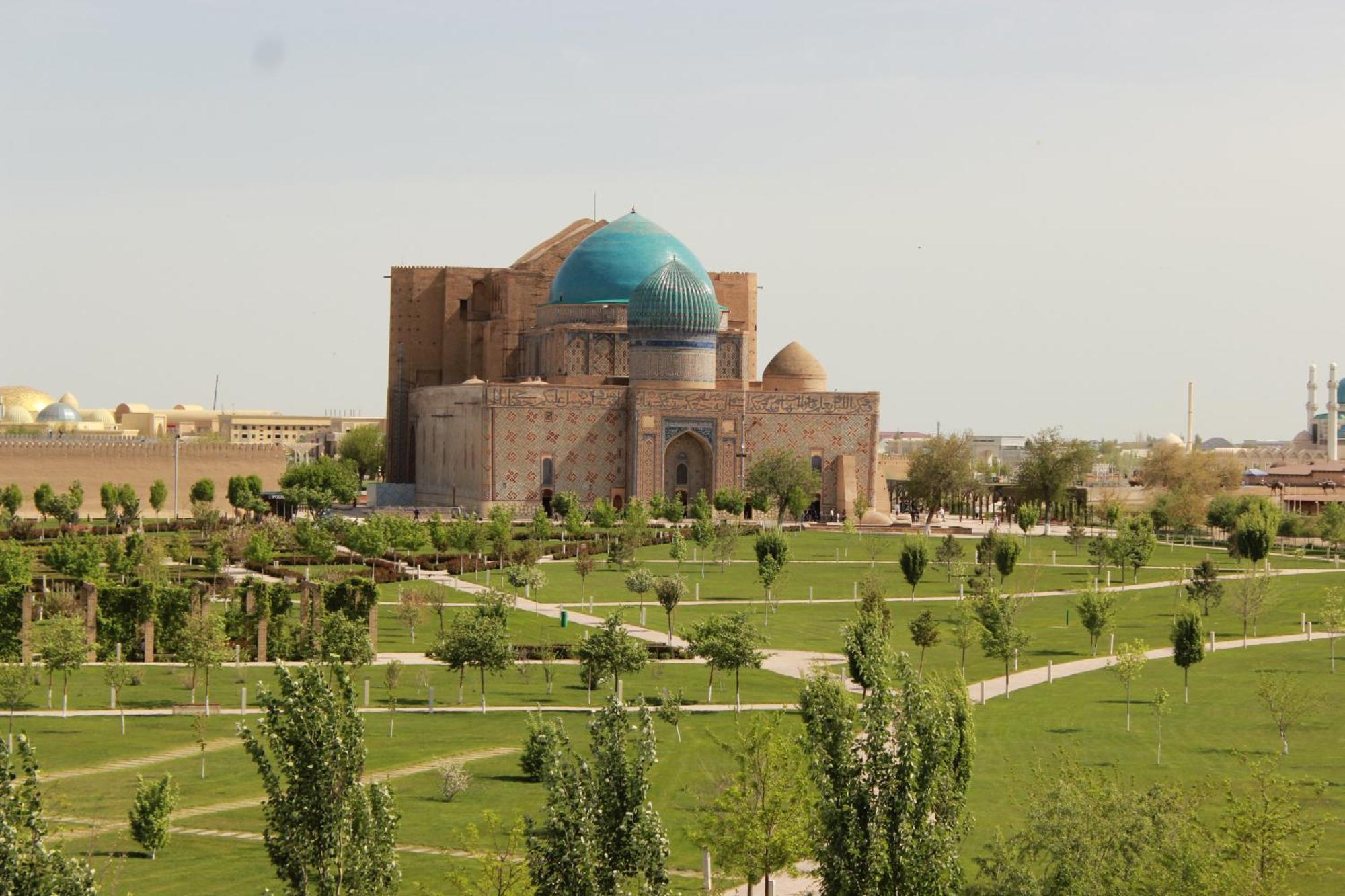 Yassy Hotel, Turkistan Buitenkant foto