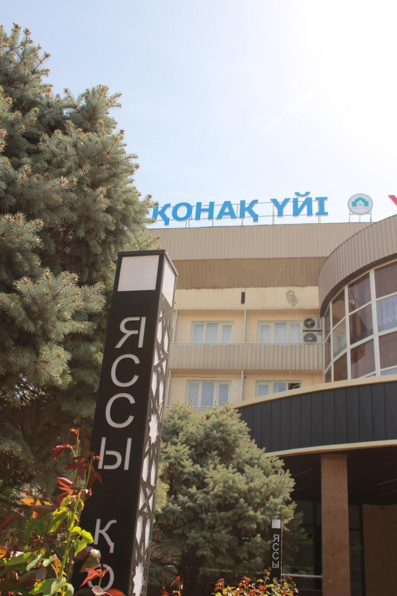 Yassy Hotel, Turkistan Buitenkant foto